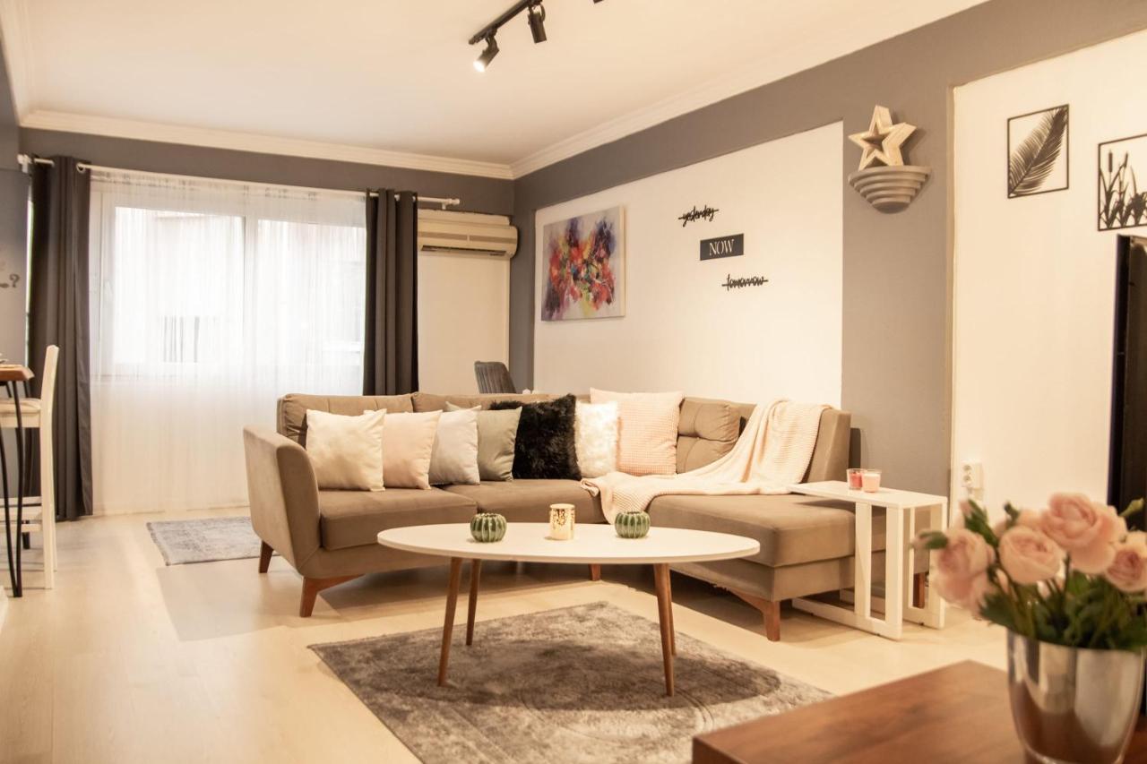 Amazing Flat Near The Coast With A Delightful Shared Terrace Close To Public Transportation In Karsiyaka Izmir Exterior photo