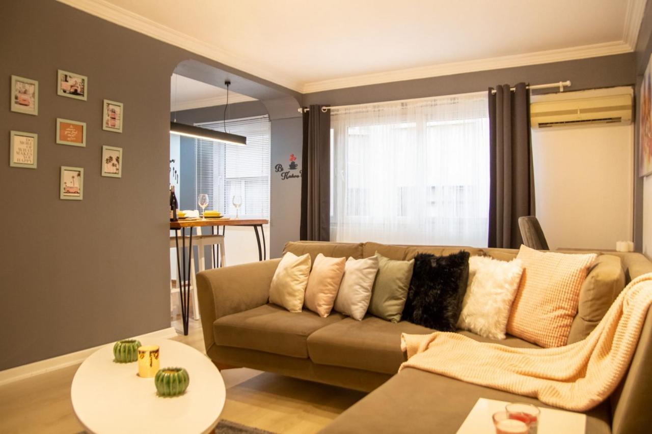 Amazing Flat Near The Coast With A Delightful Shared Terrace Close To Public Transportation In Karsiyaka Izmir Exterior photo