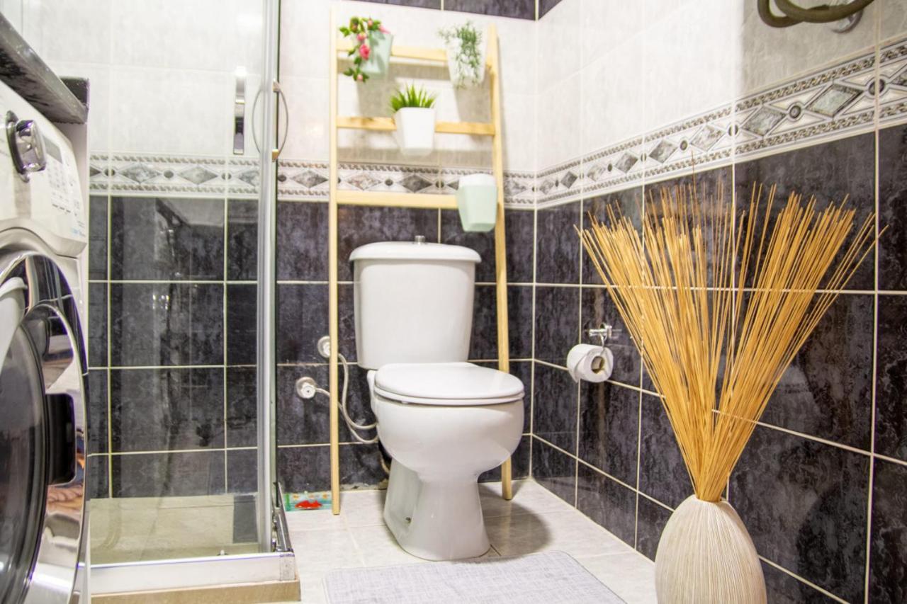 Amazing Flat Near The Coast With A Delightful Shared Terrace Close To Public Transportation In Karsiyaka Izmir Exterior photo